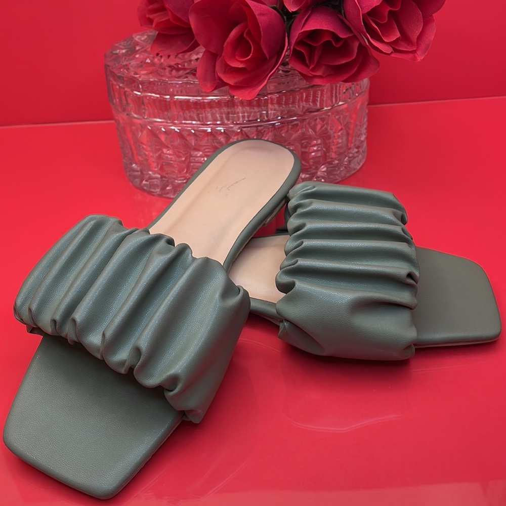 GREEN SANDALS FROM THE PHILIPPINES - Picture 6 of 7